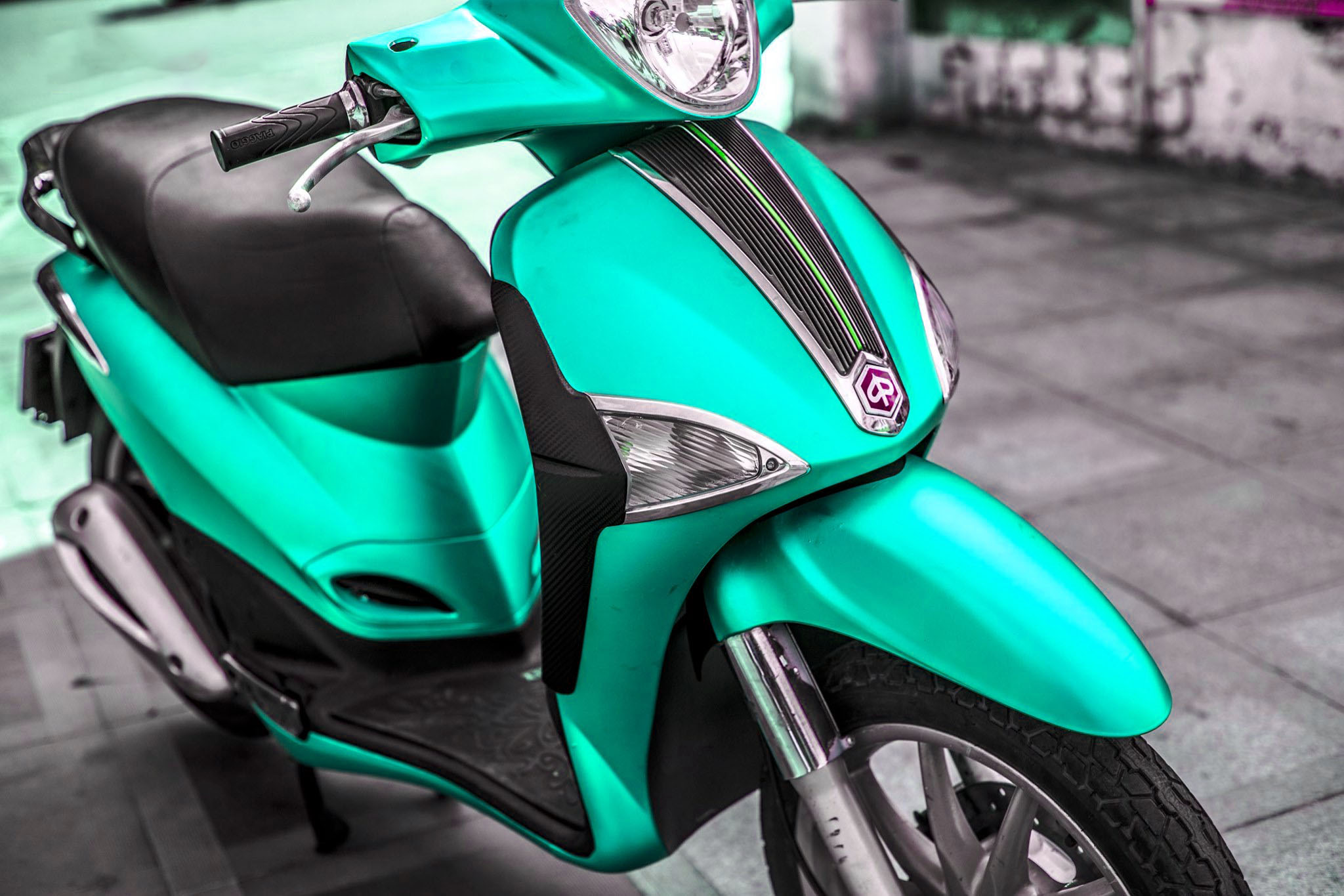 Piaggio Liberty phiên bản đặc biệt màu xanh bơ có giá 607 triệu đồng