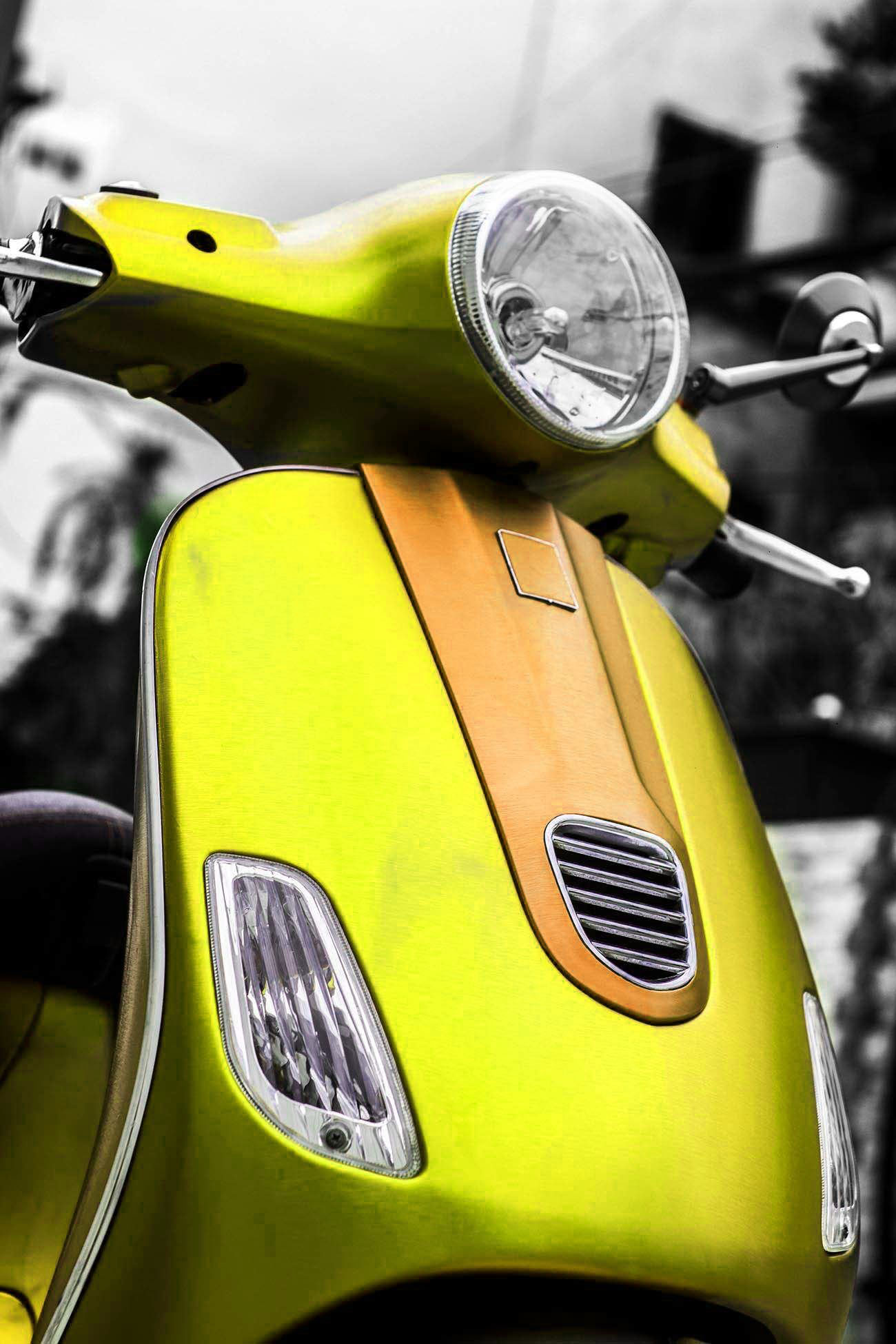 Vespa dán đổi màu full xe decal nhôm xước vàng