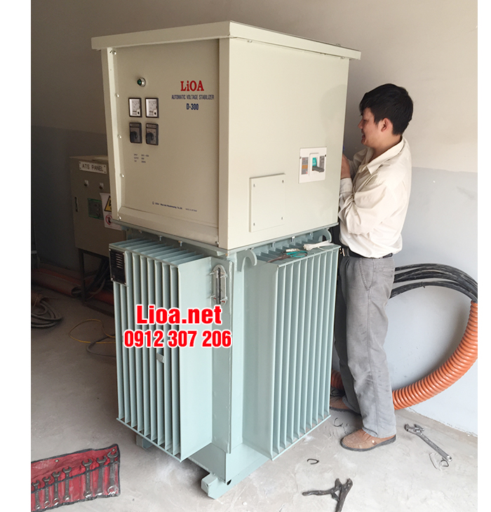 ỔN ÁP D-300 NGÂM DẦU