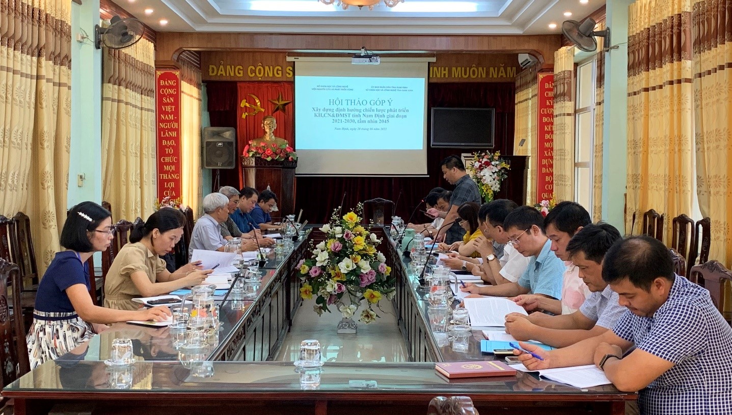 Viện Nghiên cứu và Phát triển Vùng tổ chức hội thảo góp ý “Định hướng chiến lược phát triển khoa học, công nghệ và đổi mới sáng tạo tỉnh Nam Định giai đoạn 2021-2030, tầm nhìn 2045”