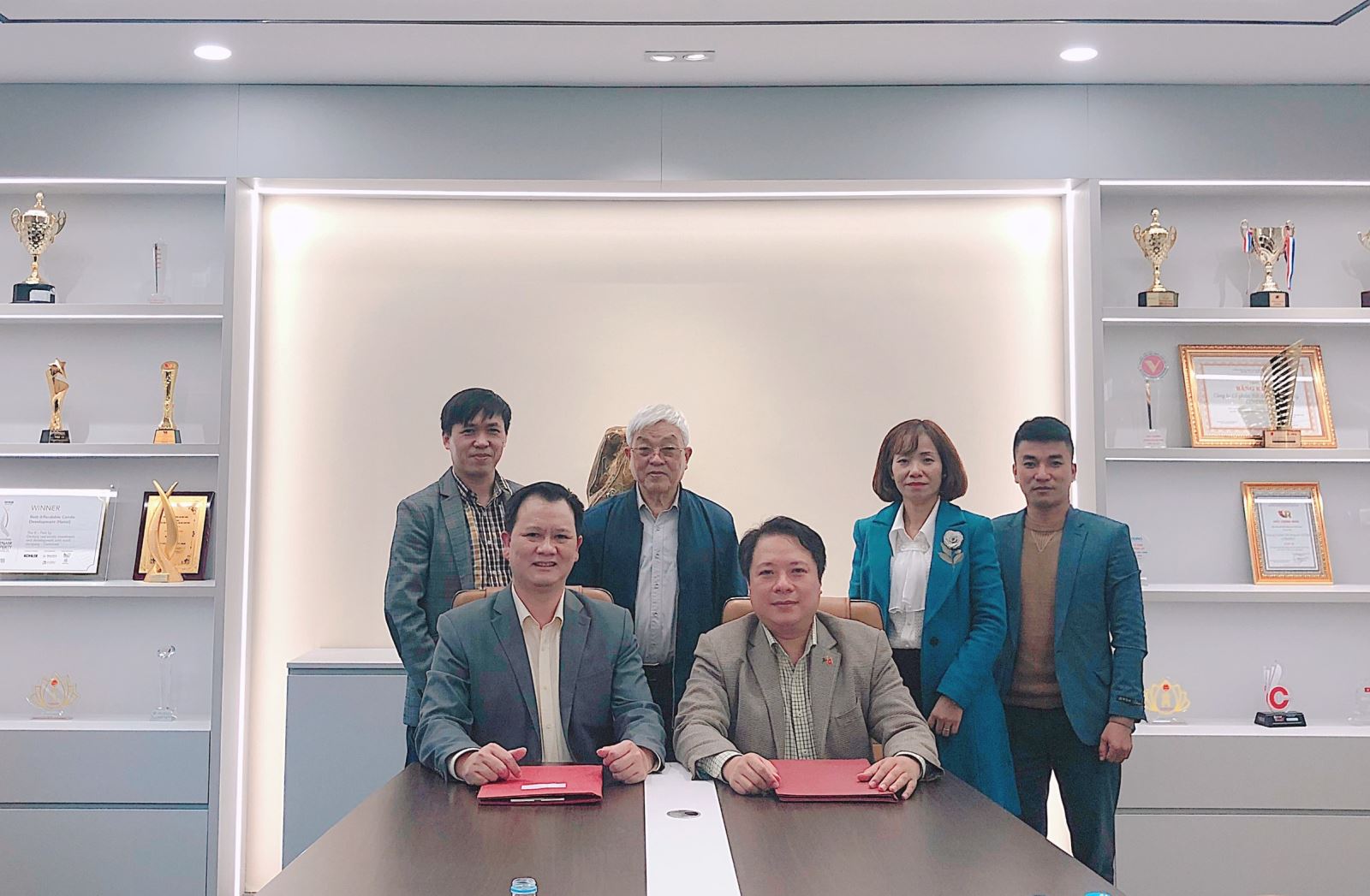 Viện Nghiên cứu và Phát triển Vùng ký kết Thỏa thuận hợp tác cùng Công ty Cen Zone