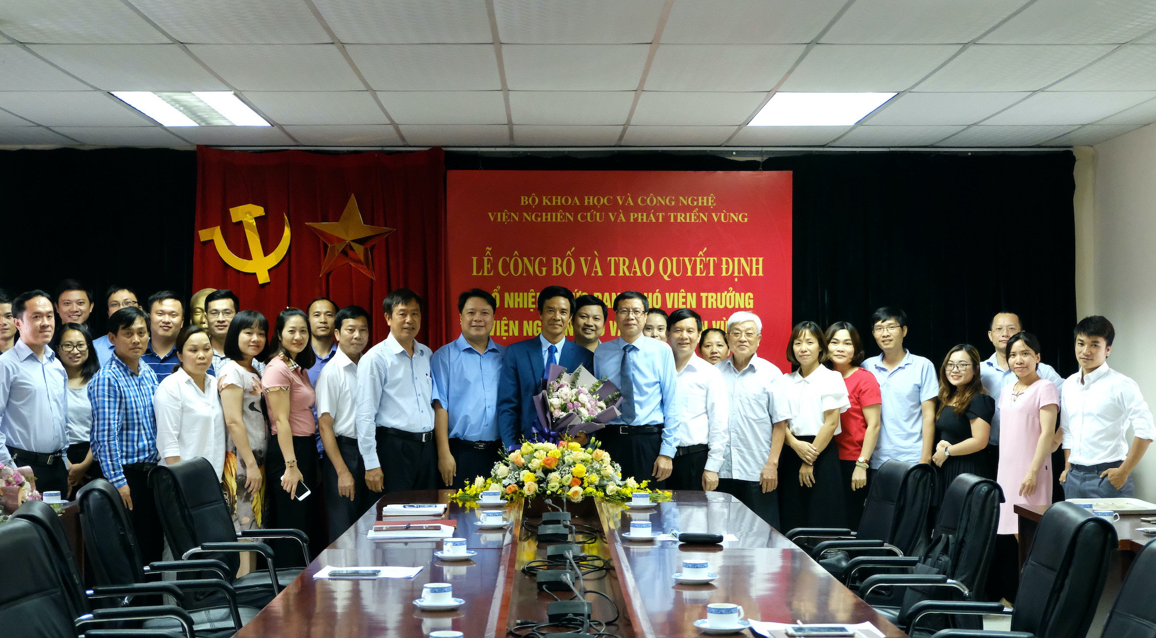 Lễ Công bố và Trao quyết định bổ nhiệm Phó Viện trưởng Viện Nghiên cứu và Phát triển Vùng