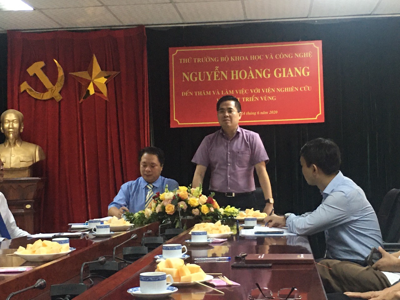 Thứ trưởng Nguyễn Hoàng Giang thăm và làm việc tại Viện Nghiên cứu và Phát triển Vùng
