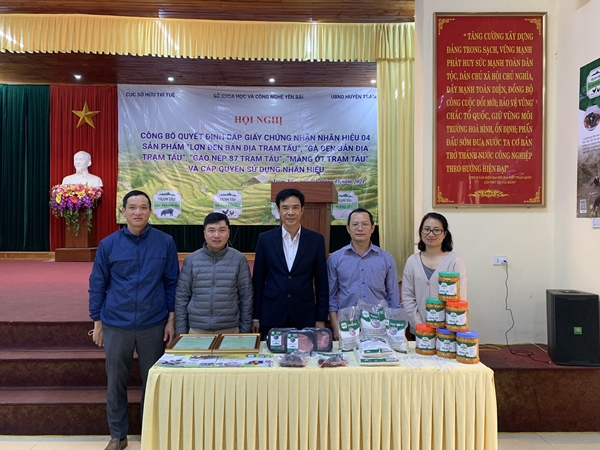 Viện Nghiên cứu và Phát triển Vùng thực hiện Dự án khoa học: “Xác lập quyền sở hữu trí tuệ cho một số sản phẩm nông nghiệp đặc sản của huyện Trạm Tấu, tỉnh Yên Bái”