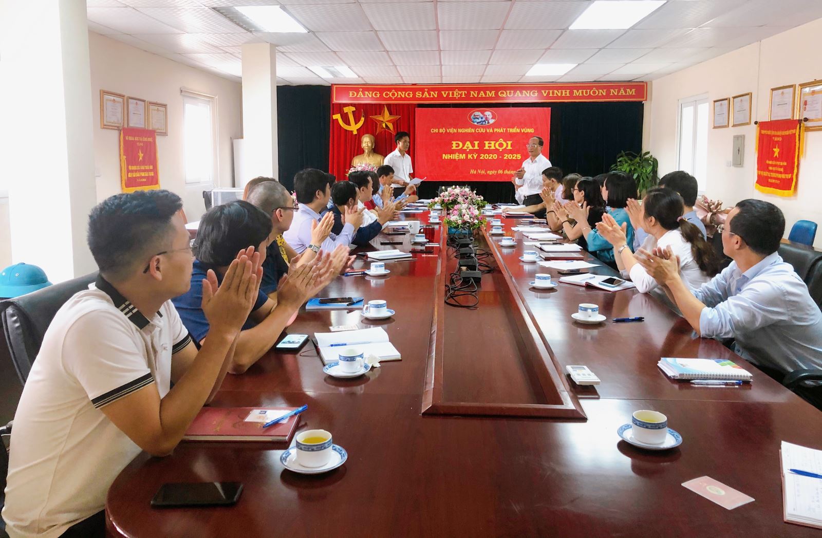 Đại hội Chi bộ Viện Nghiên cứu và Phát triển Vùng nhiệm kỳ 2020 - 2025 (10/07/2020)