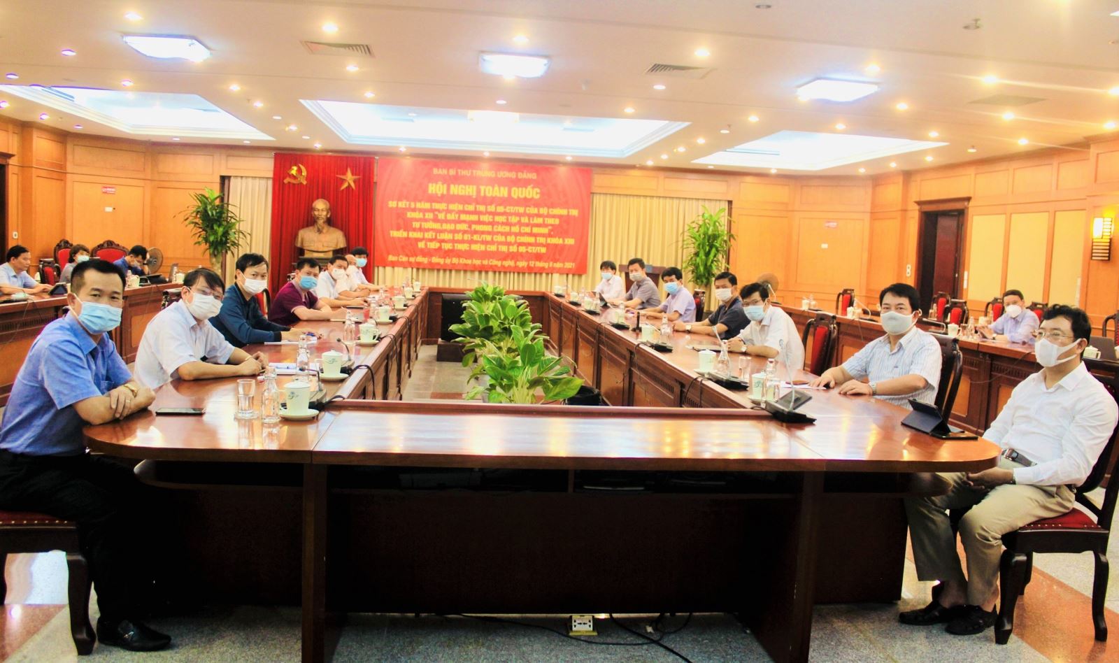 Hội nghị toàn quốc sơ kết 5 năm thực hiện Chỉ thị số 05-CT/TW về “Đẩy mạnh học tập và làm theo tư tưởng, đạo đức, phong cách Hồ Chí Minh; triển khai Kết luận số 01-KL/TW của Bộ Chính trị khóa XIII về tiếp tục thực hiện Chỉ thị 05-CT/TW