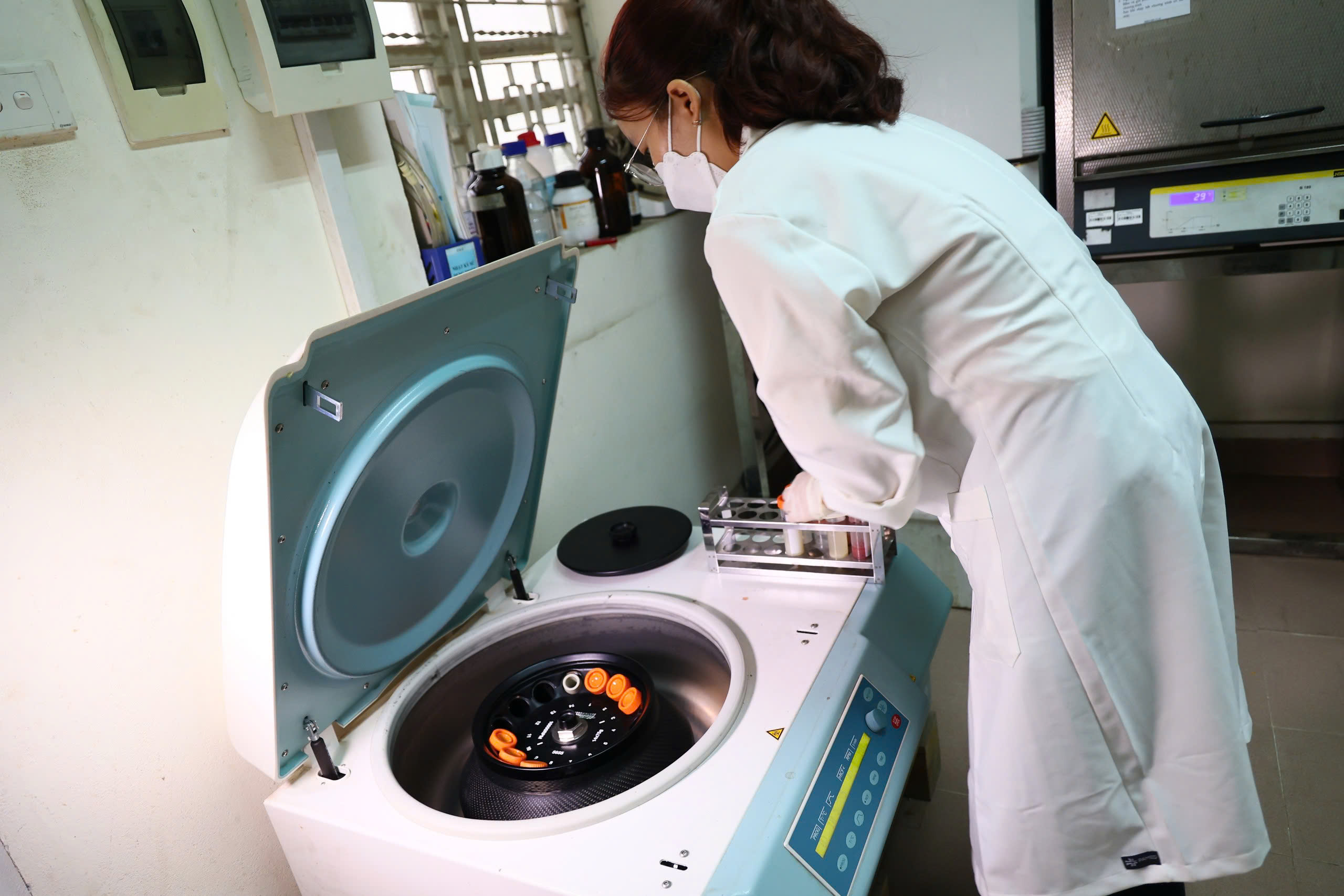 Khảo sát quy trình QuEChERS trong phân tích dư lượng thuốc bảo vệ thực vật nhóm cúc tổng hợp bằng GC/MS/MS