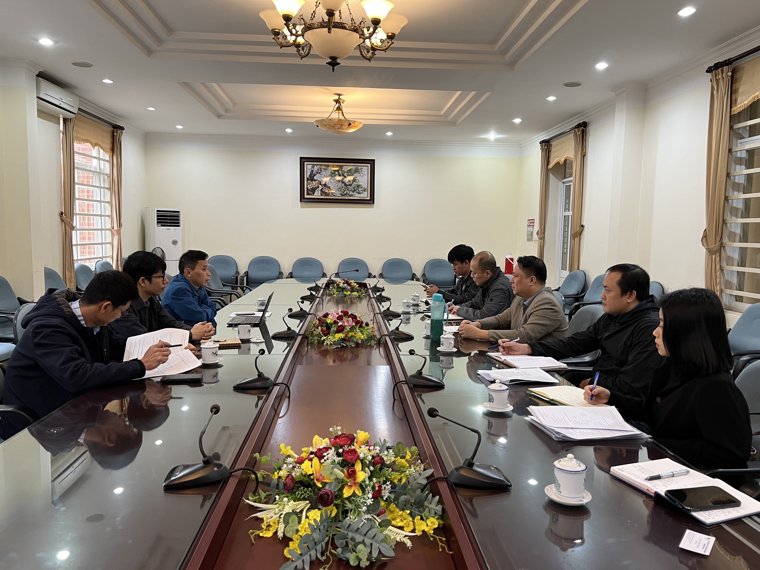 Đoàn công tác của Viện Nghiên cứu và Phát triển Vùng và Trung tâm nghiên cứu nông nghiệp quốc tế Úc làm việc và khảo sát hiệu quả các dự án hợp tác nghiên cứu tại Lào Cai