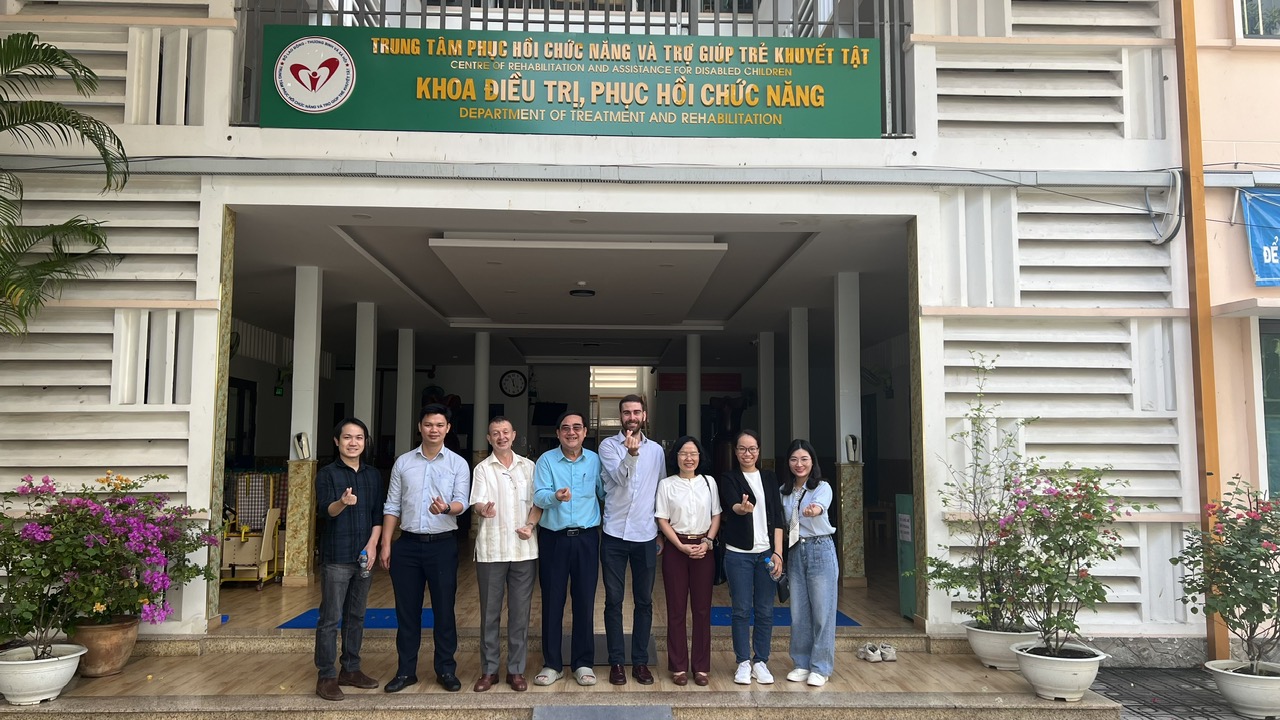 Chuyến thăm của Công ty Iberdrola tại Trung tâm Phục hồi chức năng và trợ giúp trẻ khuyết tật