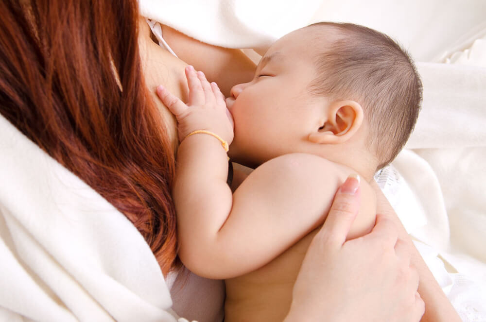 Sữa mẹ tự nhiên là “siêu thực phẩm” tốt nhất cho trẻ sơ sinh,