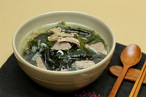 Canh rong biển thịt bò