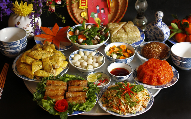 Tết ăn gì để không bị tăng cân: Mẹo ăn uống khoa học ngày xuân