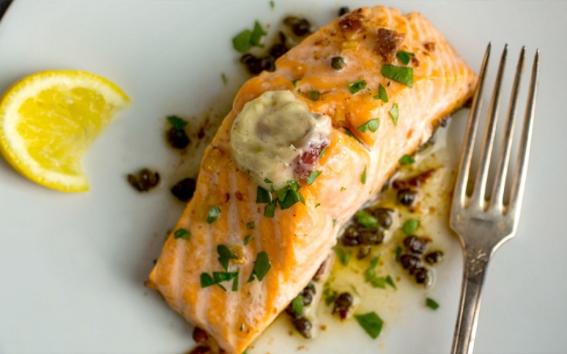 Cách làm cá hồi áp chảo sốt bơ chanh giòn da, mềm mọng bằng chảo Scanpan