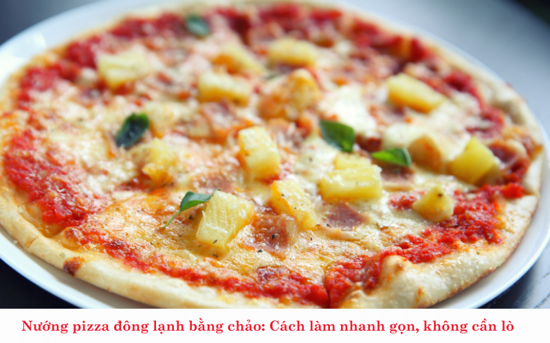 Nướng pizza đông lạnh bằng chảo: Cách làm nhanh gọn, không cần lò vẫn giòn ngon