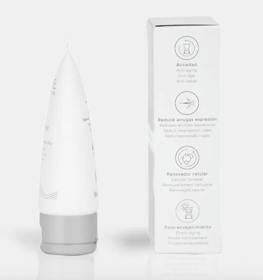 Atache Vital Age Wrinkle Attack Day: Kem Dưỡng Ban Ngày Chống Nhăn, Nâng Cơ & Trẻ Hóa Da Toàn Diện