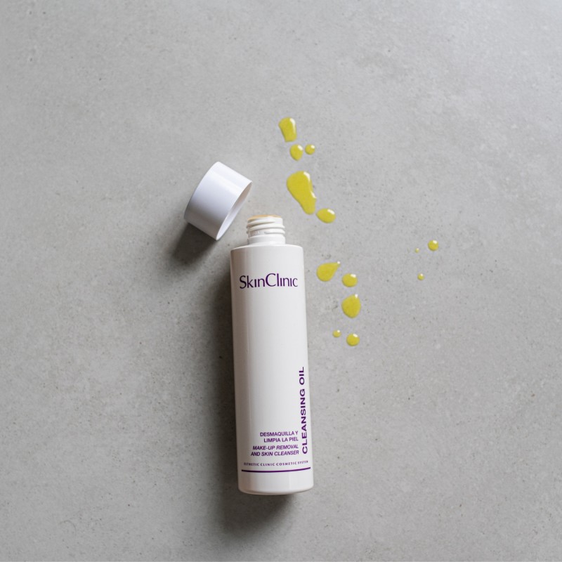 SKINCLINIC CLEANSING OIL: Dầu Tẩy Trang Dịu Nhẹ, Sạch Sâu & Không Gây Bít Tắc
