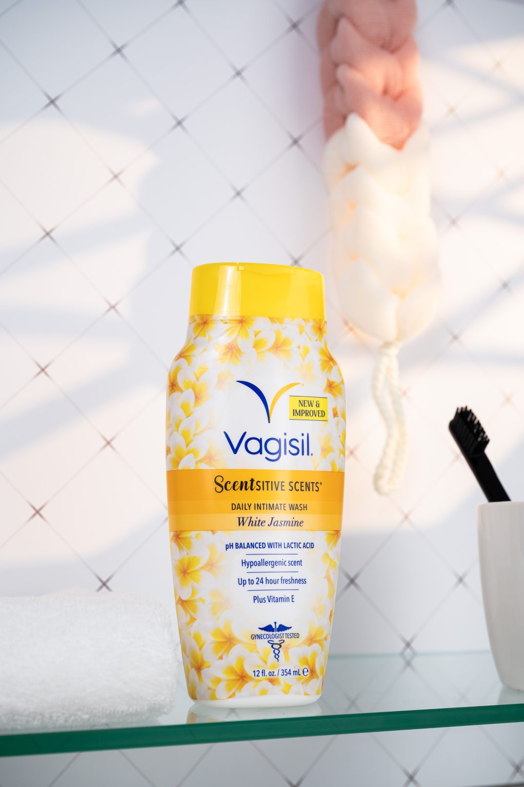 VAGISIL SCENTSITIVE SCENTS DAILY INTIMATE WASH WHITE JASMINE: Dung Dịch Vệ Sinh Phụ Nữ - Sạch Dịu Nhẹ, Dưỡng Ẩm & Hương Hoa Nhài Tinh Tế
