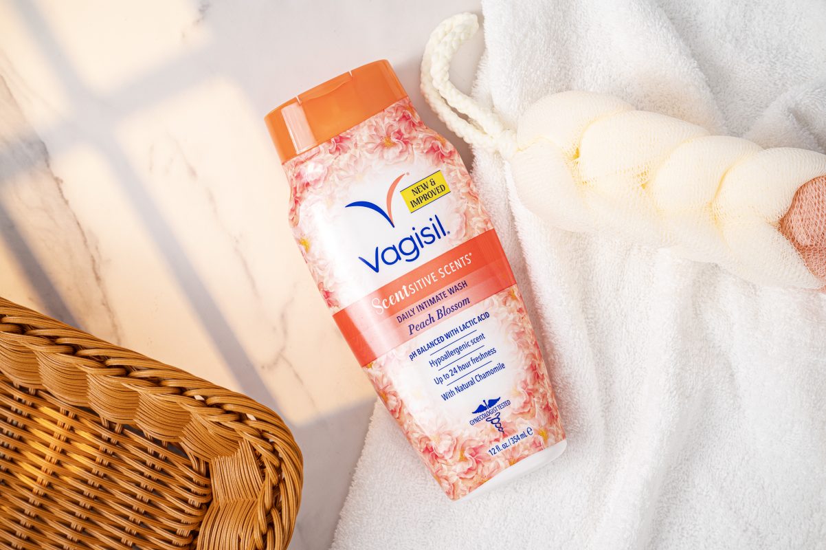 VAGISIL SCENTSITIVE SCENTS DAILY INTIMATE WASH PEACH BLOSSOM: Dung Dịch Vệ Sinh Dịu Nhẹ, Cân Bằng pH & Hương Hoa Anh Đào