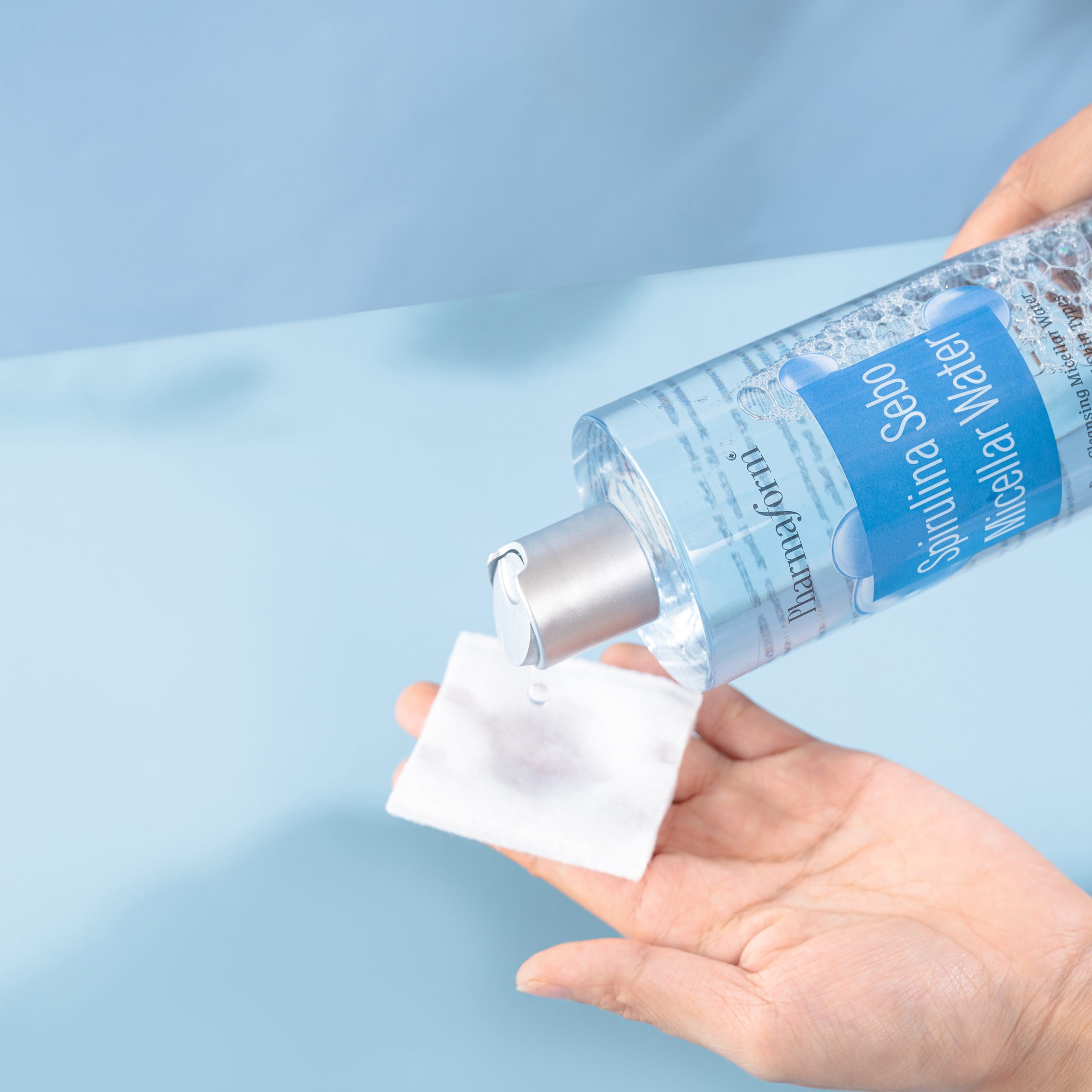 Pharmaform Spirulina Sebo Micellar Water: Nước Tẩy Trang Tảo Xoắn Cho Da Dầu Mụn & Nhạy Cảm