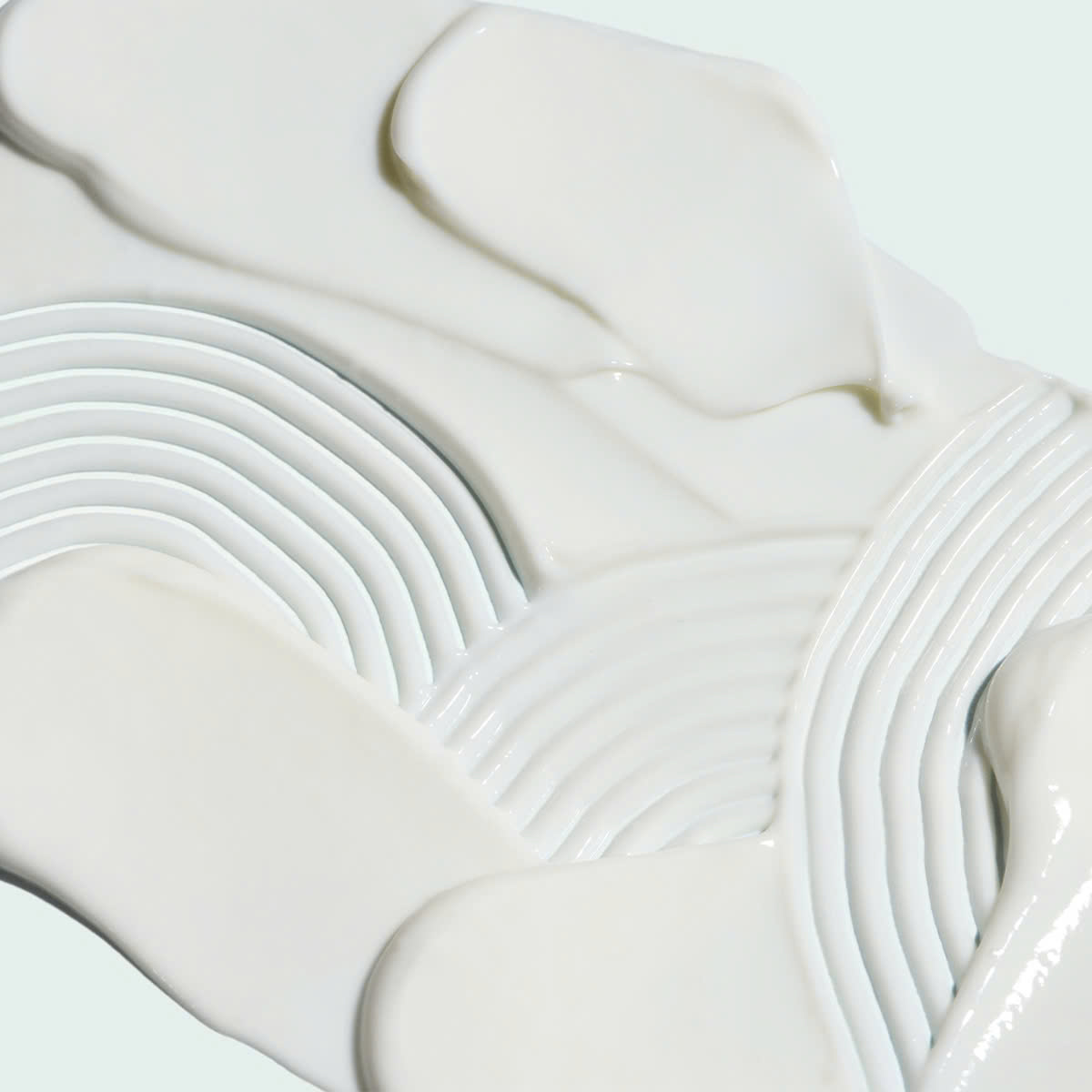 ILUMA® INTENSE BRIGHTENING BODY LOTION / LOTION LÀM SÁNG DA, LÀM MỜ ĐỐM NÂU TRÊN DA