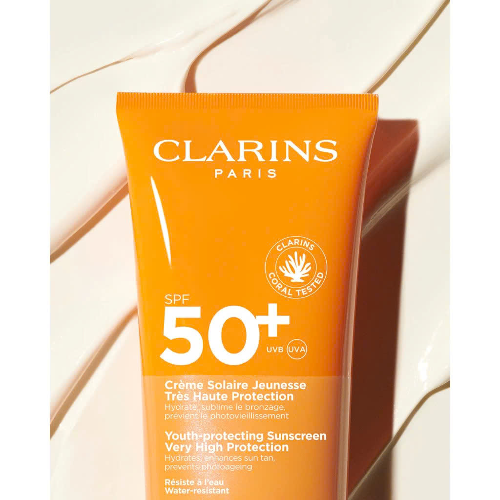 CLARINS YOUTH-PROTECTING SUNSCREEN VERY HIGH PROTECTION SPF50+: Kem Chống Nắng Toàn Diện, Bảo Vệ & Dưỡng Da