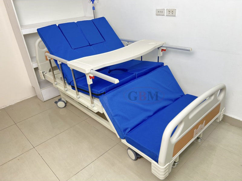 Giường Y Tế 5 Tay Quay, Có Bô Vệ Sinh GBM-092