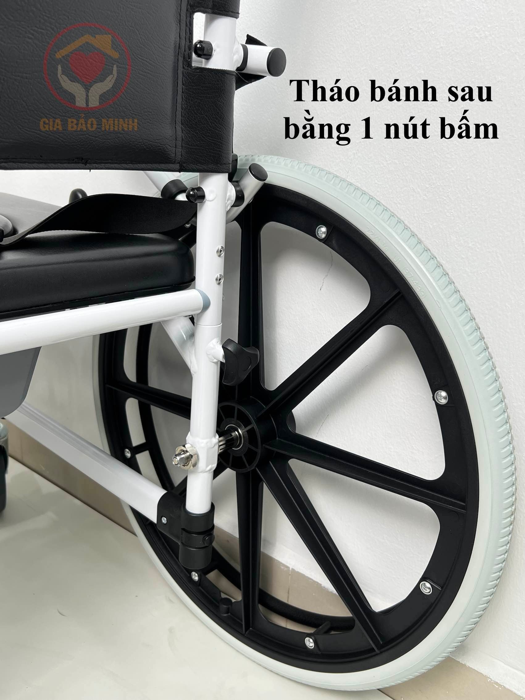 Xe Lăn Tắm Hợp Kim Nhôm Có Bô Vệ Sinh GBM-020