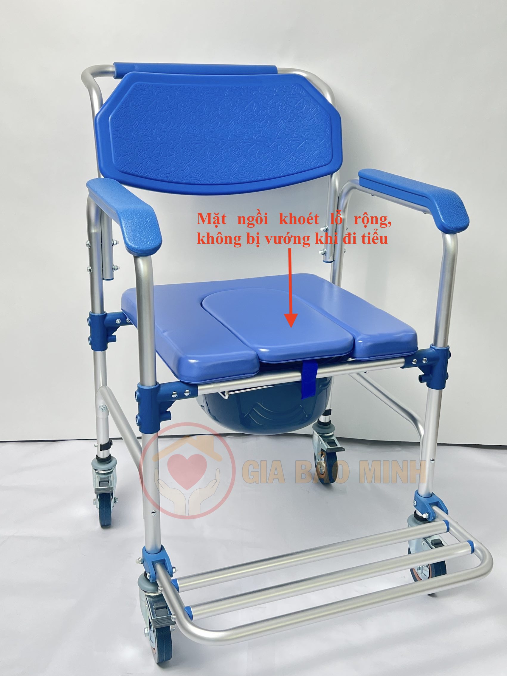 Ghế Bô Tắm Đa Năng Nhôm Siêu Nhẹ, Có Bánh Xe, Đệm Chống Nước, Gác Chân GBM-017