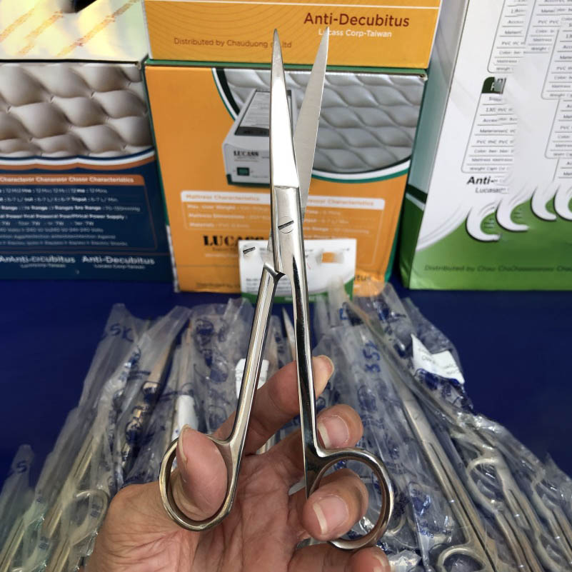 Kéo Y Tế (Đầu Nhọn) Pakistan