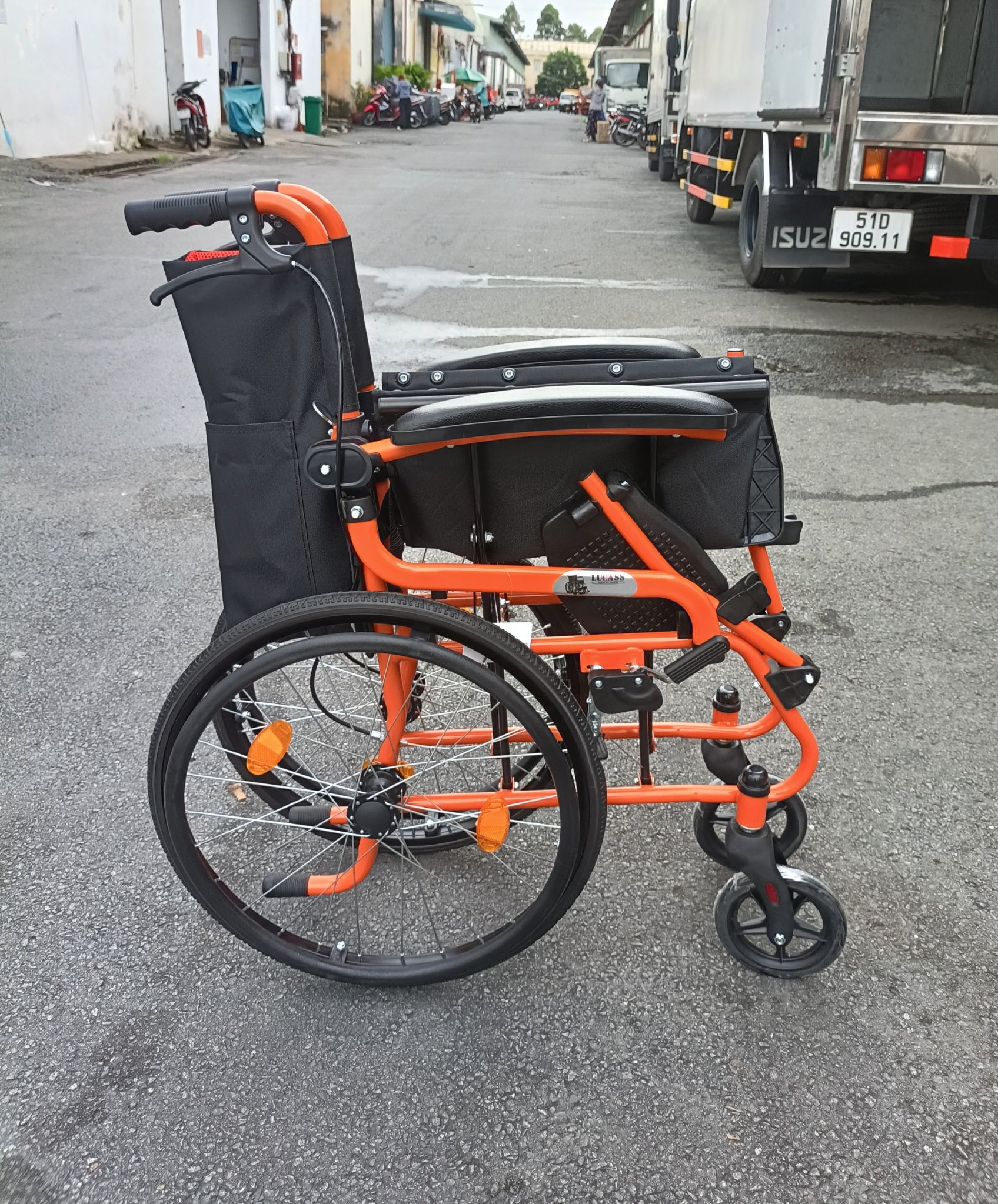 Xe Lăn Du Lịch Sắt Sơn Tĩnh Điện Lucass X-61 (X61) - BÁNH LỚN