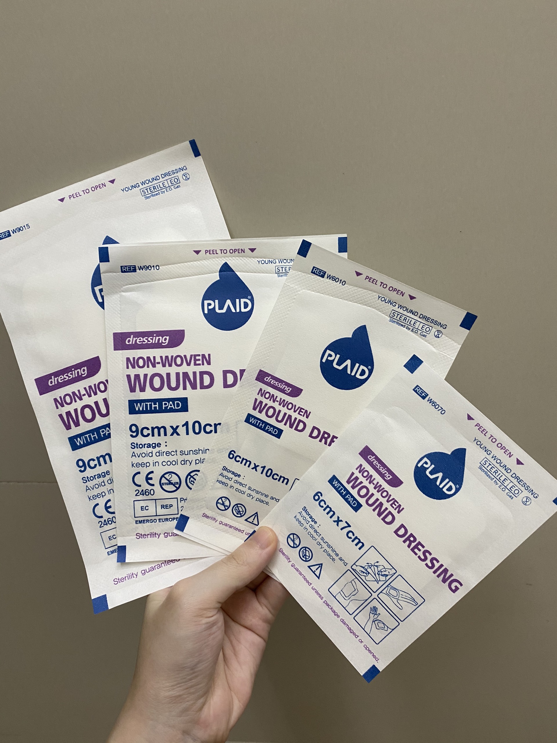 Băng Gạc Vô Trùng PLAID Non-woven Wound Dressing With Pad