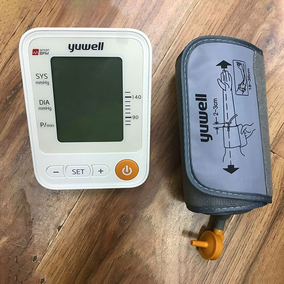 Máy Đo Huyết Áp Bắp Tay Yuwell YE-650D (YE650D)