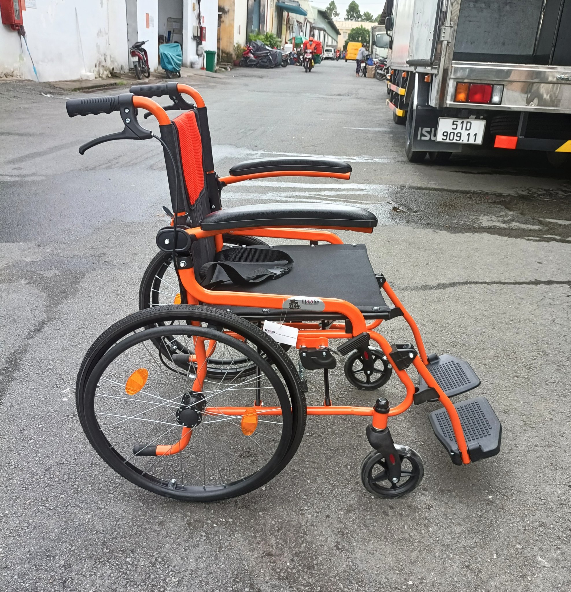 Xe Lăn Du Lịch Sắt Sơn Tĩnh Điện Lucass X-61 (X61) - BÁNH LỚN