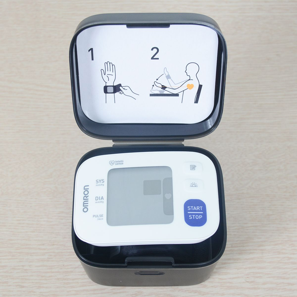 Máy Đo Huyết Áp Cổ Tay Omron HEM-6181