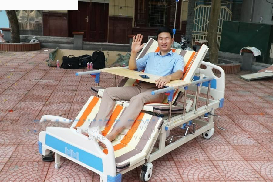 Giường Y Tế 4 Tay Quay, Có Bô Vệ Sinh NARITA XSJ-IV