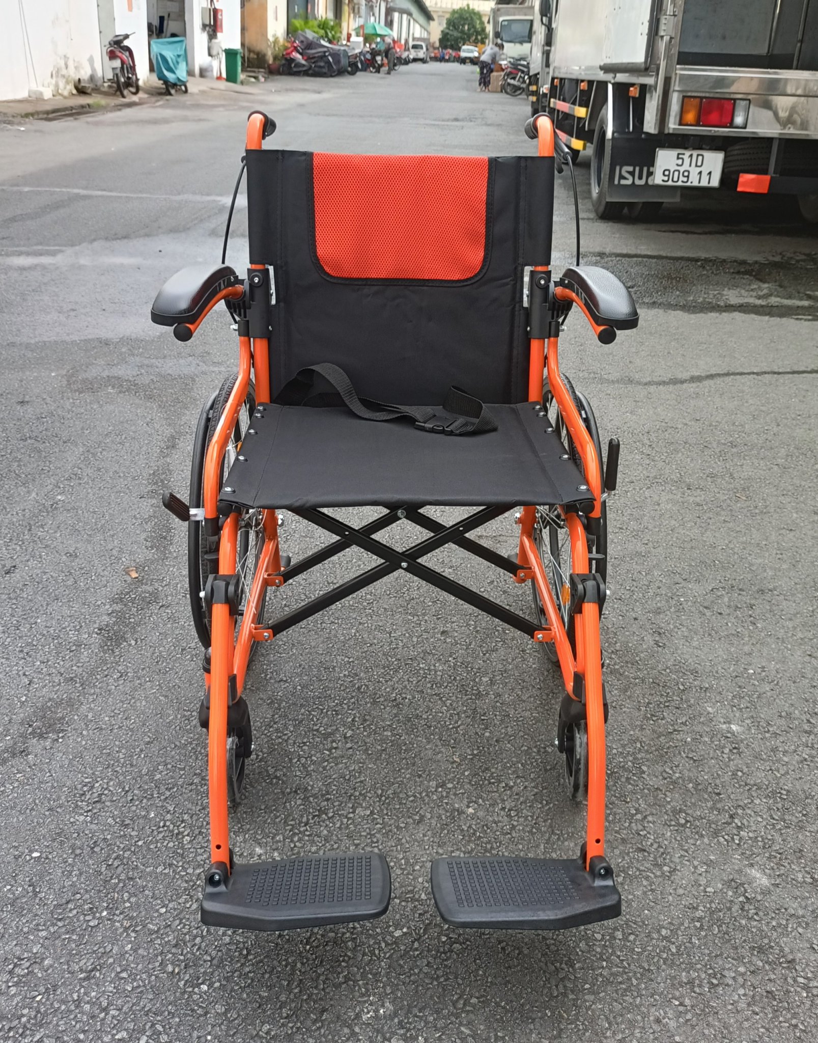 Xe Lăn Du Lịch Sắt Sơn Tĩnh Điện Lucass X-61 (X61) - BÁNH LỚN