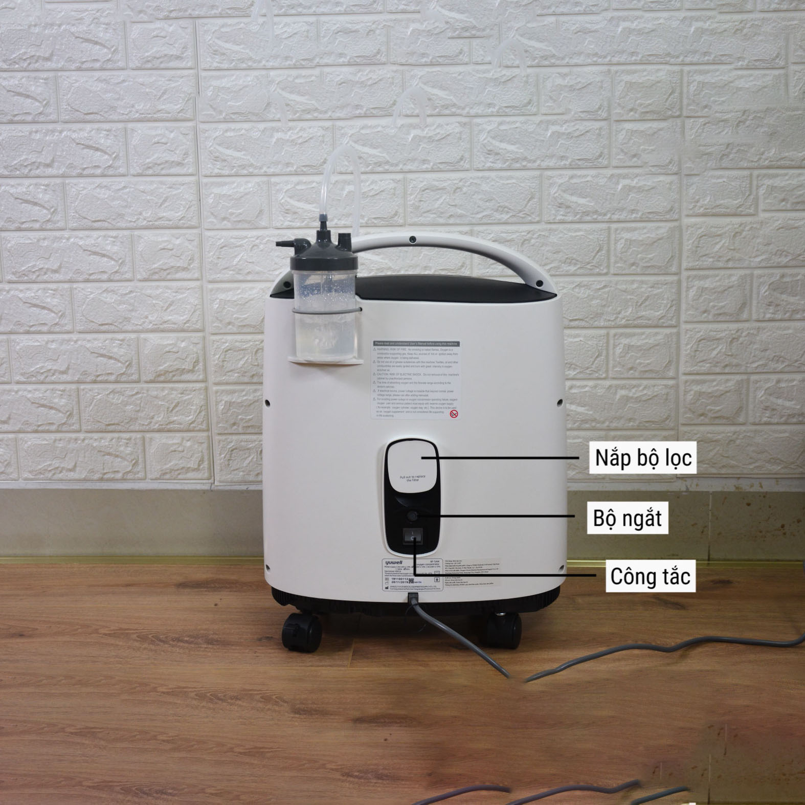 Máy Tạo Oxy Yuwell 8F-5AW (5 Lít, Có Xông, Có Remote)