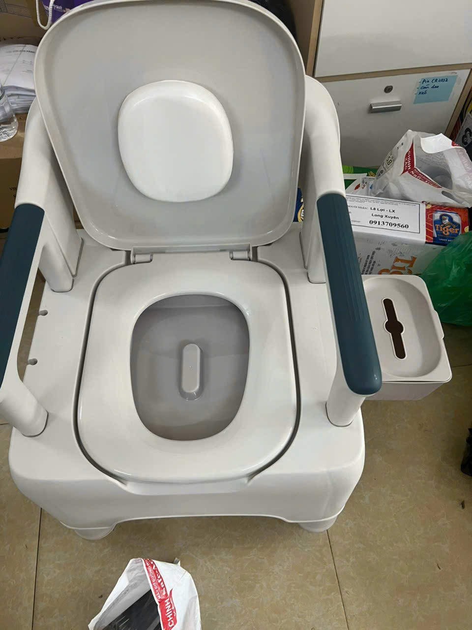 Bồn Cầu Nhựa Di Động Có Tay Vịn, Tựa Lưng YSB-L220