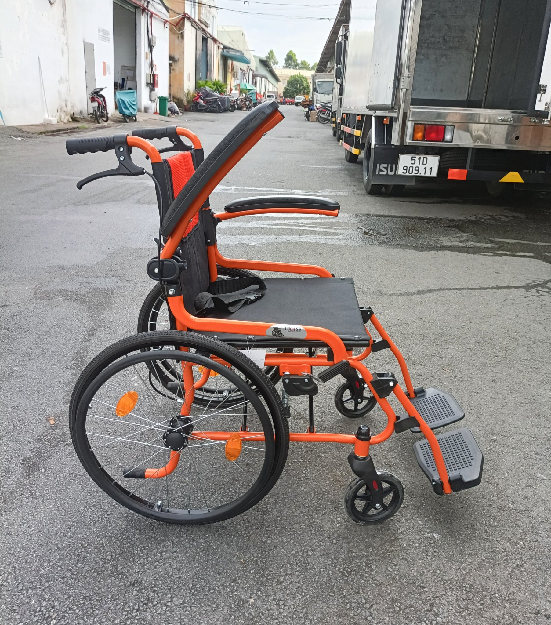 Xe Lăn Du Lịch Sắt Sơn Tĩnh Điện Lucass X-61 (X61) - BÁNH LỚN