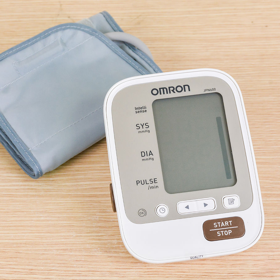 Máy Đo Huyết Áp Bắp Tay Omron JPN600 (JPN-600)
