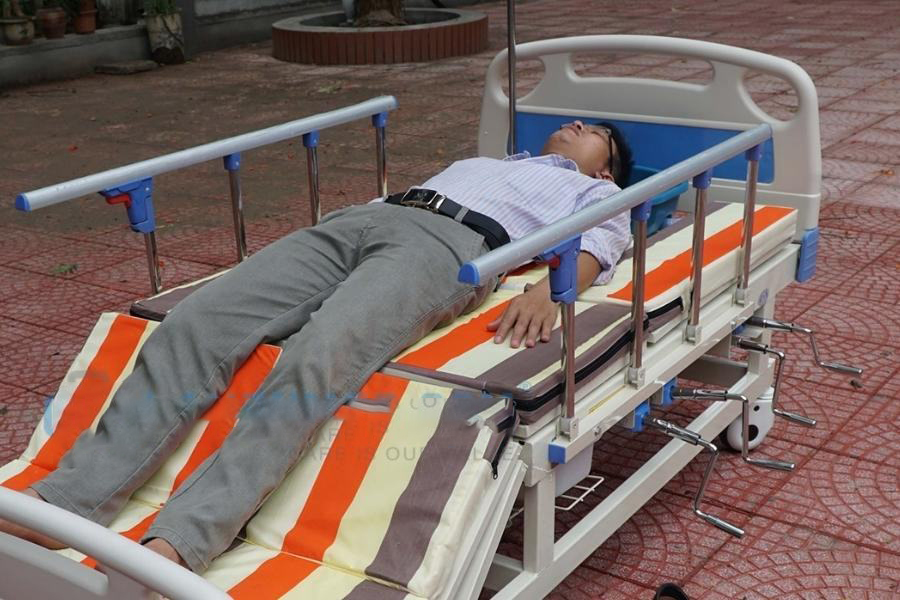 Giường Y Tế 4 Tay Quay, Có Bô Vệ Sinh NARITA XSJ-IV