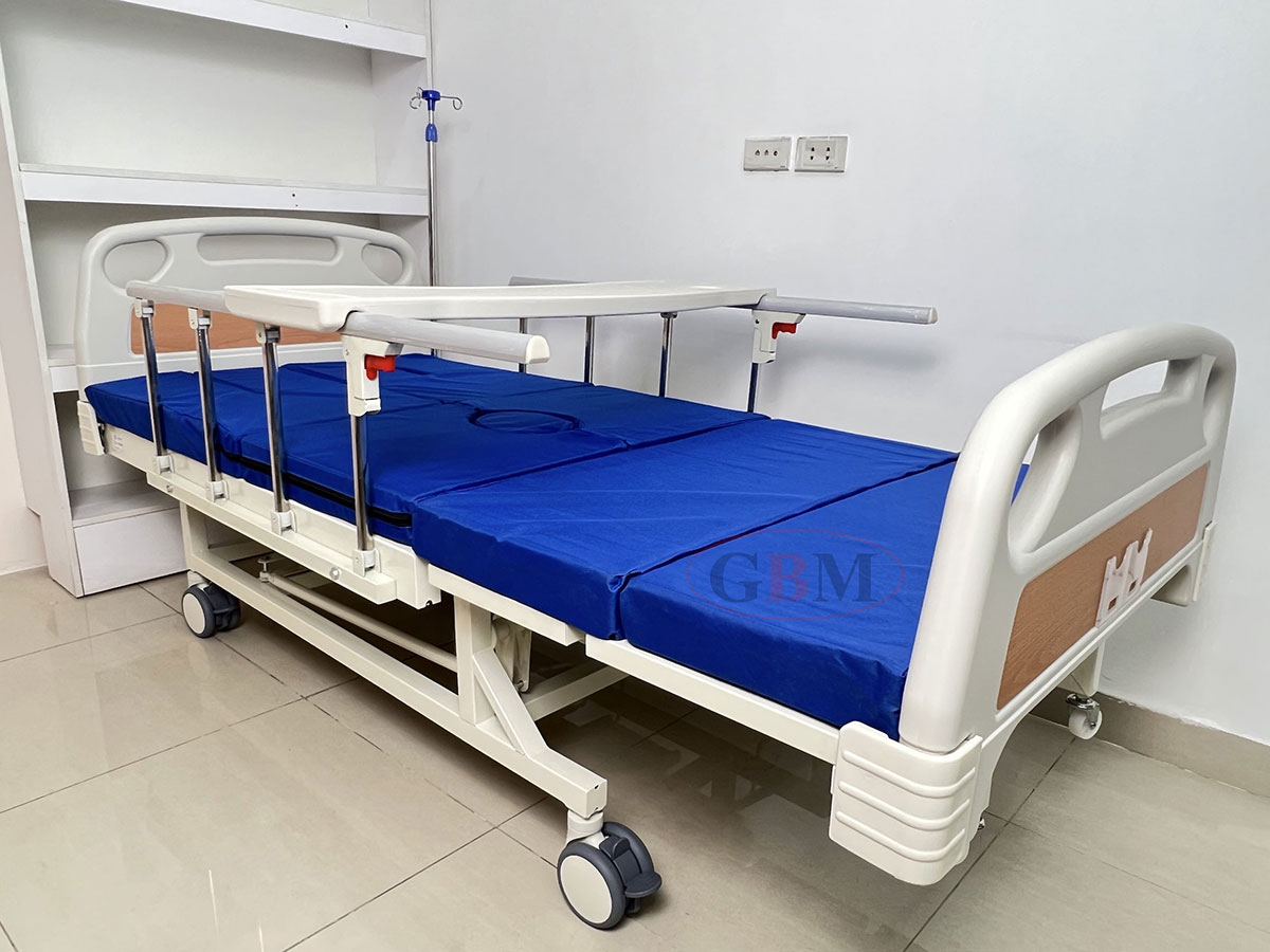 Giường Y Tế 5 Tay Quay, Có Bô Vệ Sinh GBM-092