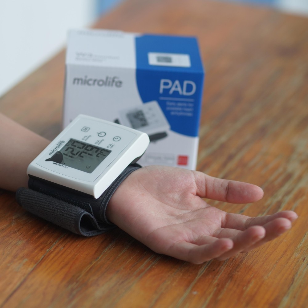 Máy Đo Huyết Áp Cổ Tay Microlife W3 Comfort