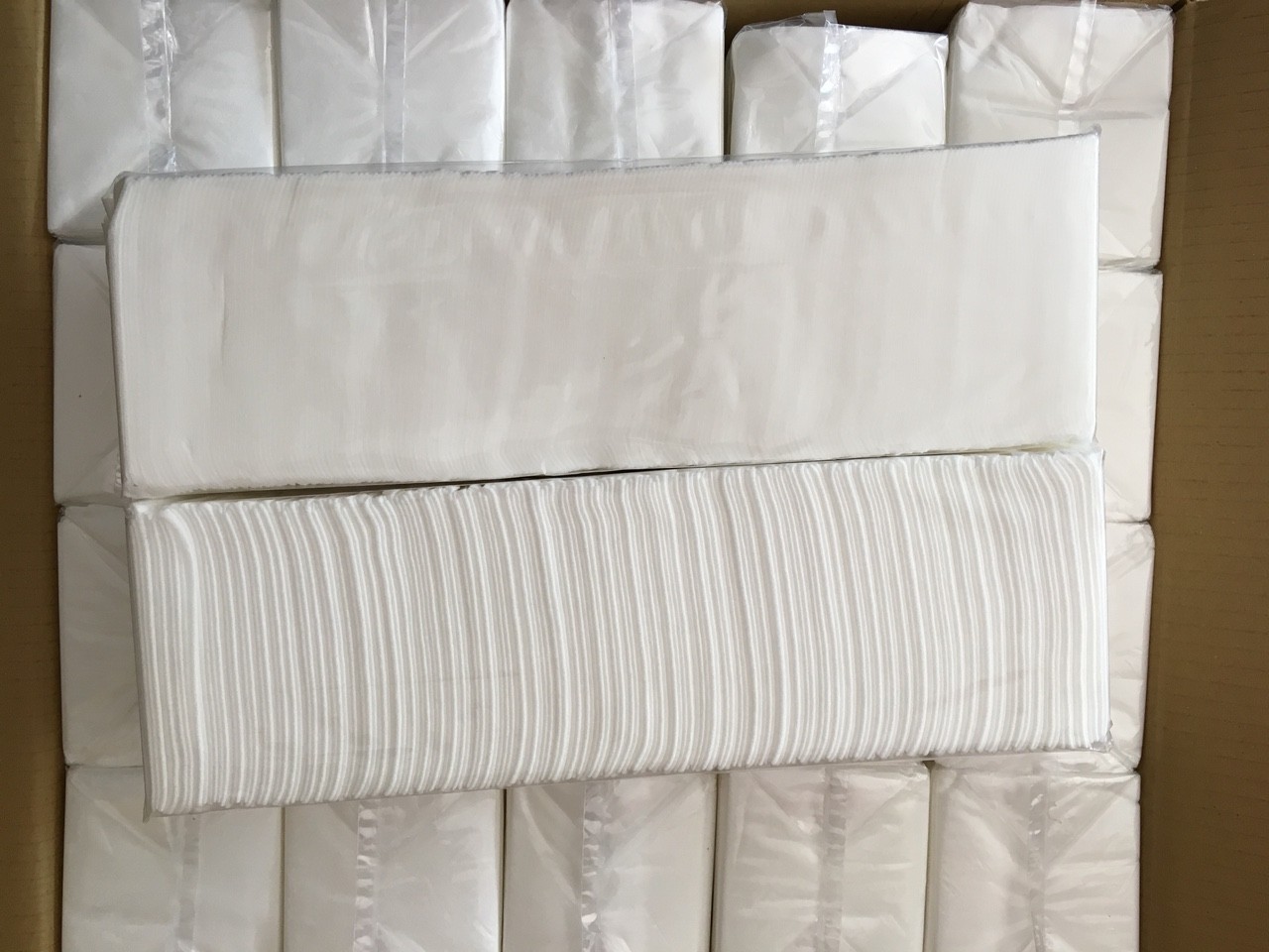 Khăn Giấy Vuông Đa Năng Việt Nam (Lốc 200 Tờ)