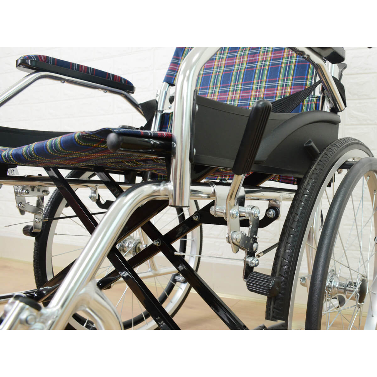 Xe Lăn Tay Du Lịch Khung Nhôm Siêu Nhẹ, Có Thắng Lucass X-63 (X63, X-63L, X-63A)