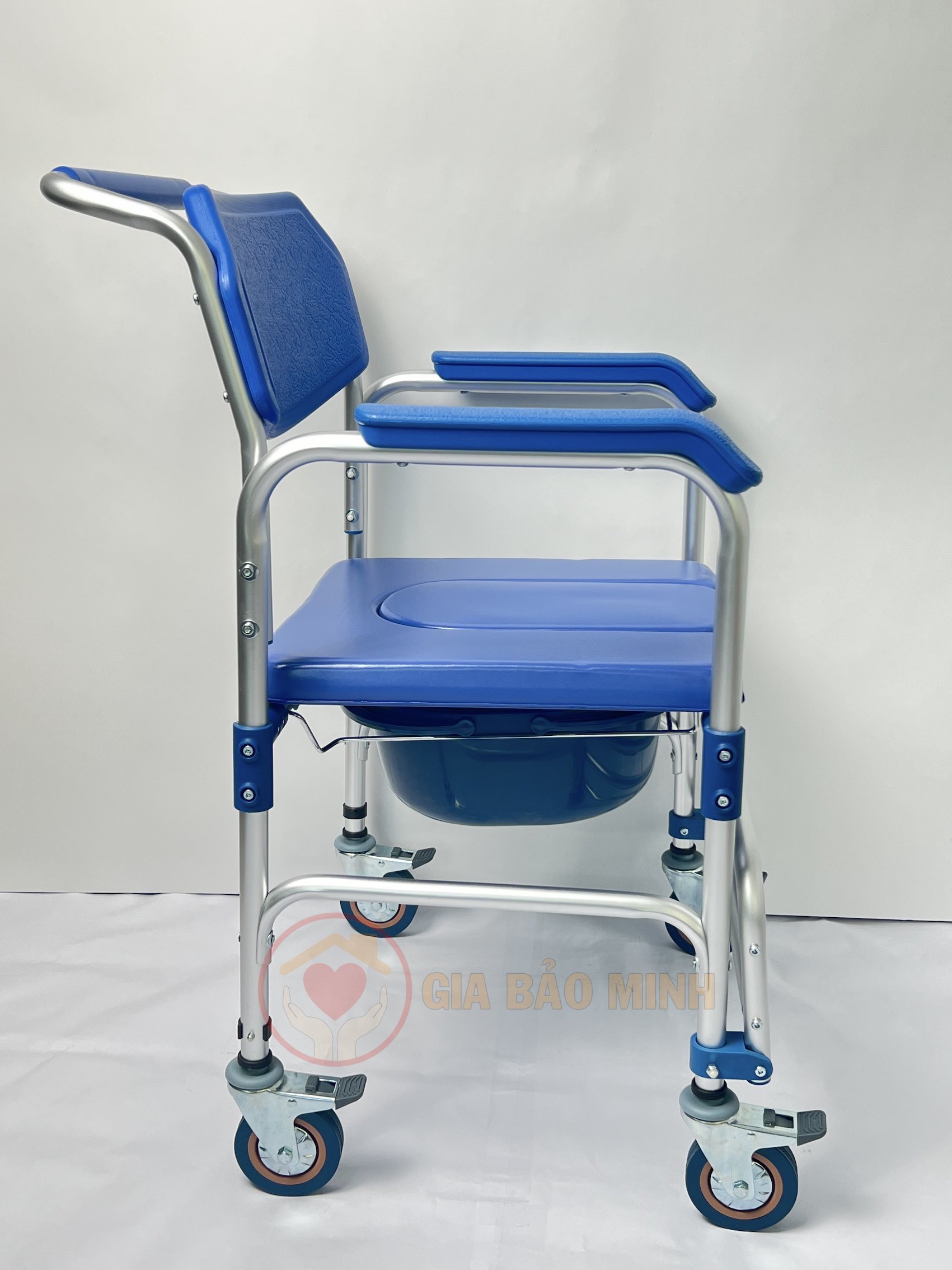 Ghế Bô Tắm Đa Năng Nhôm Siêu Nhẹ, Có Bánh Xe, Đệm Chống Nước, Gác Chân GBM-017