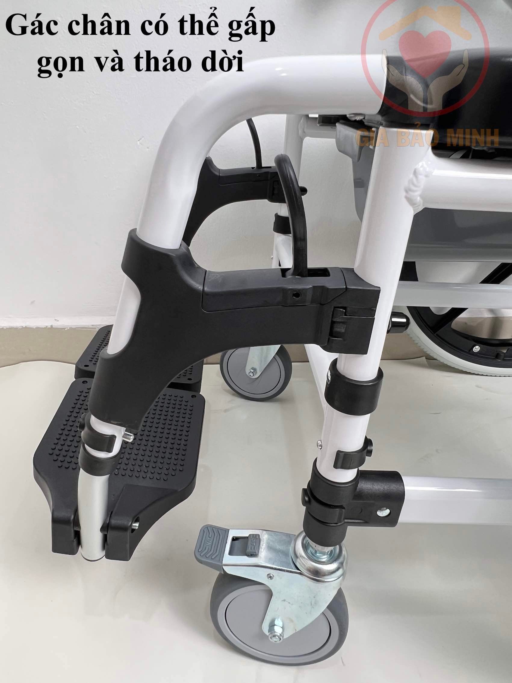 Xe Lăn Tắm Hợp Kim Nhôm Có Bô Vệ Sinh GBM-020