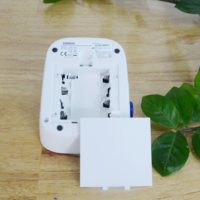 Máy Đo Huyết Áp Bắp Tay Omron HEM-7120