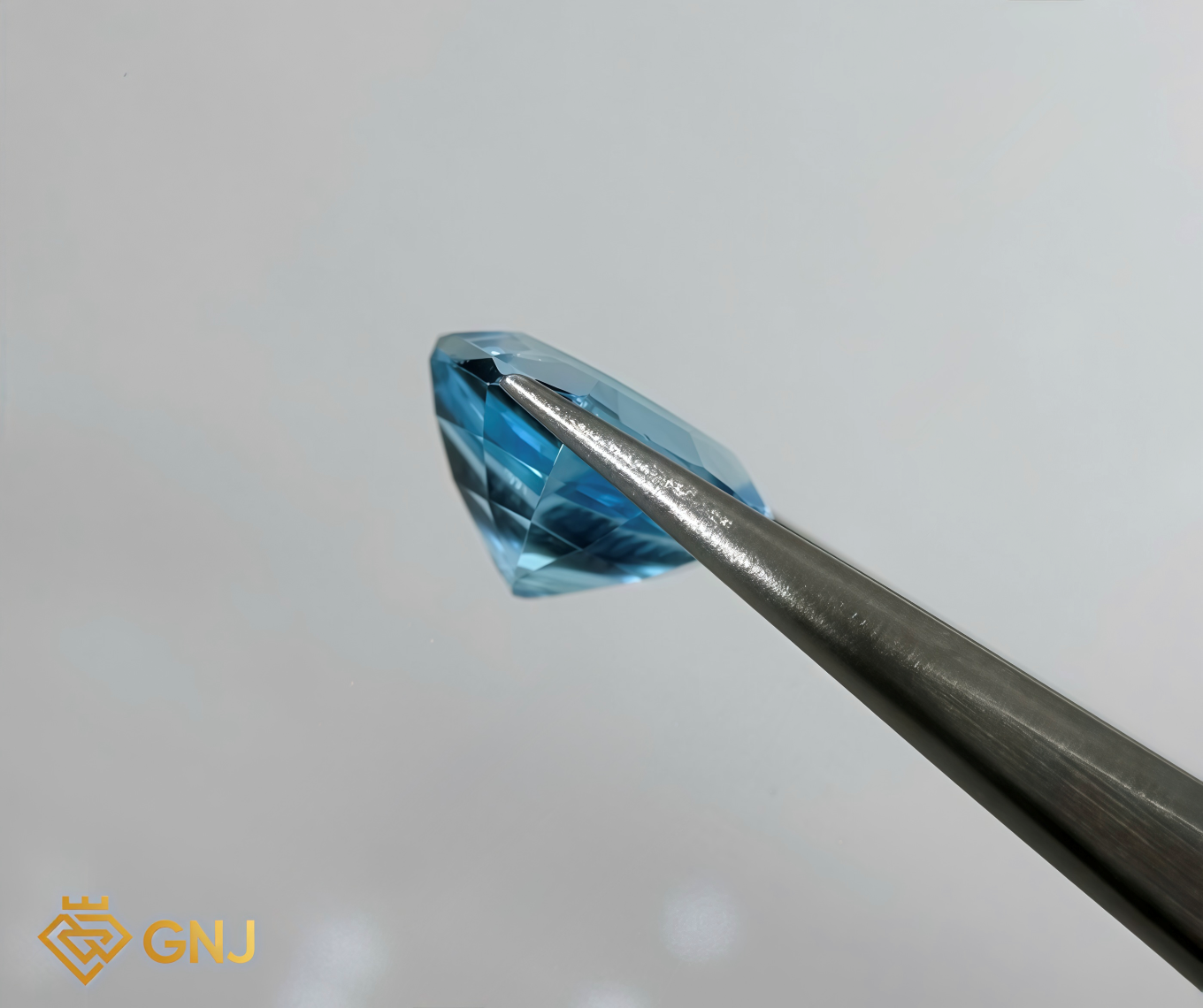 Đá Topaz Xanh Tự Nhiên 8.45ct — chi tiết đá