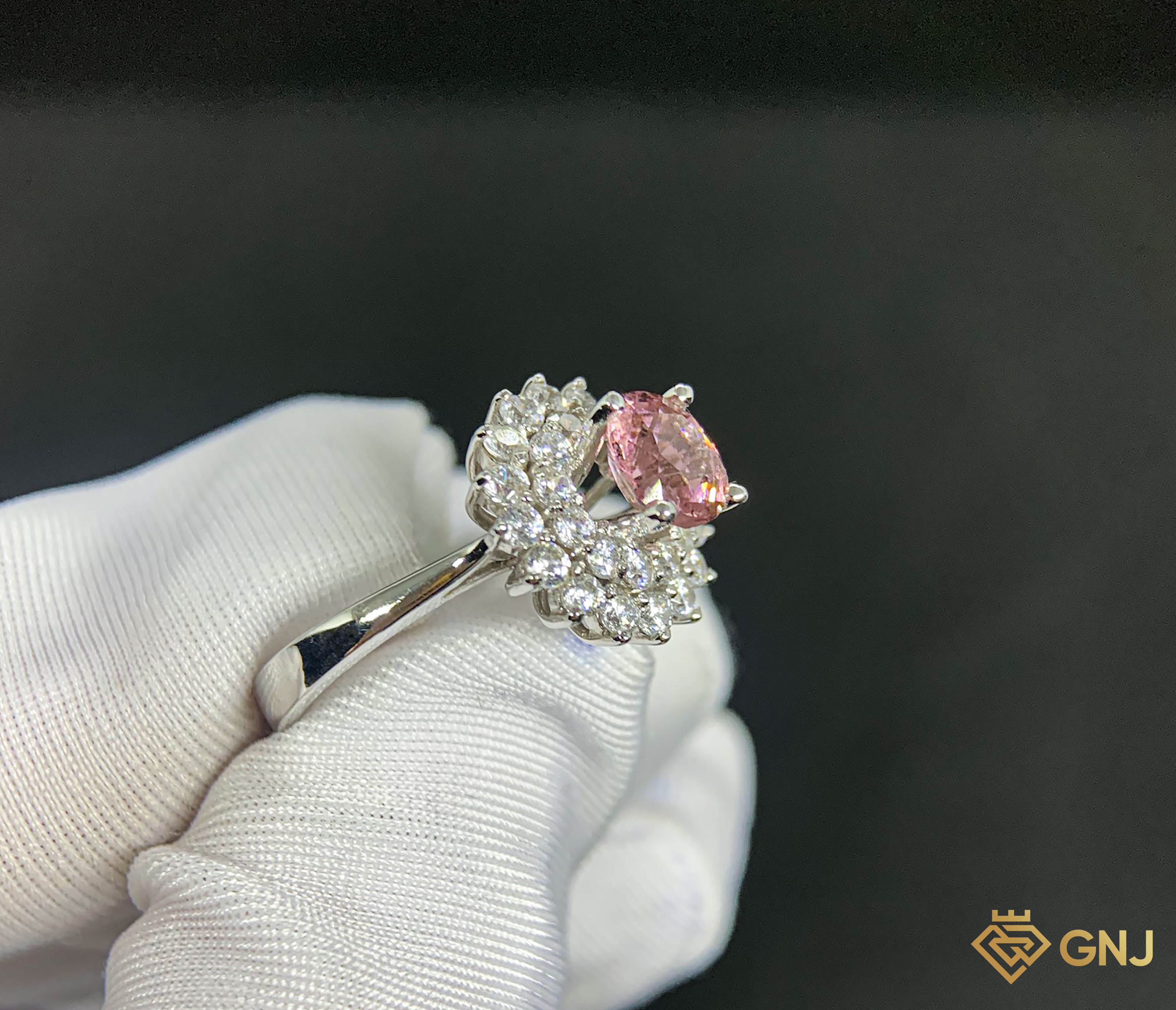 Nhẫn nữ đá Tourmaline hồng tím quý phái